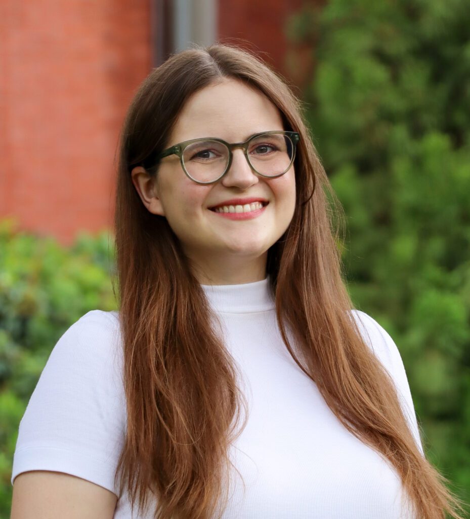 hannah-headshot